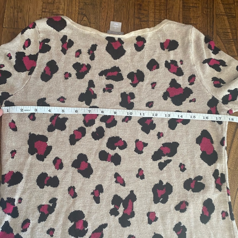 Chico’s pink leopard print sweater - Picture 5 of 6